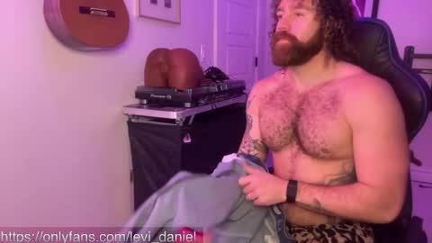 Levi Daniel online show from November 2025 09:37:01 PM