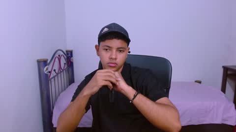 Snapshot of levii_7 chatting on October 2025 11:33:01 PM 0600AM-1200PM - online show from October 2025 11:33:01 PM