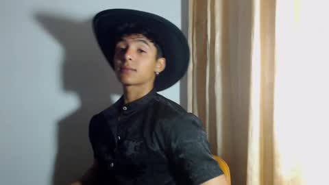 i  am lewis ly EDUARDO MEMDOZA15 online show from December 2025 05:30:01 PM