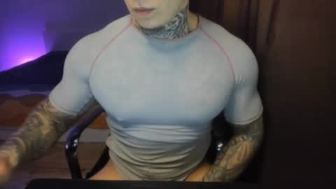 Snapshot of lewis_muscleee chatting on April 2026 05:32:02 PM blablablack online show from April 2026 05:32:02 PM