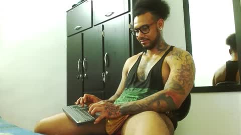 Lewis Strong online show from October 2025 07:00:01 PM