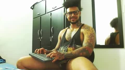 Lewis Strong online show from October 2025 06:52:02 PM