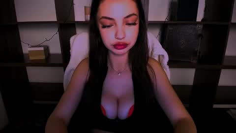 Alexia online show from December 2024 02:43:02 PM