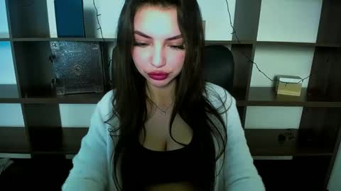 Alexia online show from January 2025 01:36:01 PM