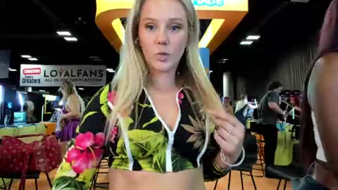 Snapshot of lexi_luv chatting on June 2026 10:14:02 PM Lexi online show from June 2026 10:14:02 PM