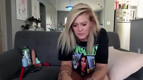 Snapshot of lexi_shocker chatting on September 2025 07:25:01 PM Lexi online show from September 2025 07:25:01 PM