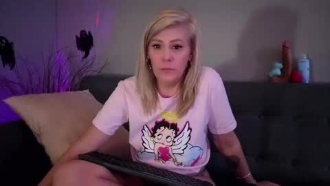 Snapshot of lexi_shocker chatting on October 2025 08:01:01 AM Lexi online show from October 2025 08:01:01 AM