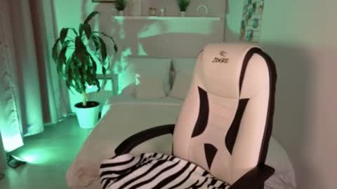 Lexy - Follow me online show from September 2025 06:59:01 AM