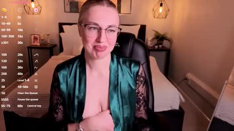 Lexy - Follow me online show from November 2025 07:18:02 AM