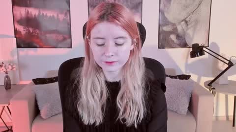 Snapshot of lexiwenford chatting on December 2024 04:18:01 AM Lexi Wenford NO NUDE GODDESS online show from December 2024 04:18:01 AM