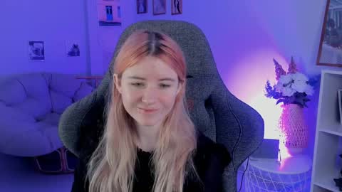 Snapshot of lexiwenford chatting on December 2024 02:48:02 AM Lexi Wenford NO NUDE GODDESS online show from December 2024 02:48:02 AM