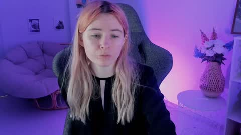 Snapshot of lexiwenford chatting on December 2024 03:27:02 AM Lexi Wenford NO NUDE GODDESS online show from December 2024 03:27:02 AM