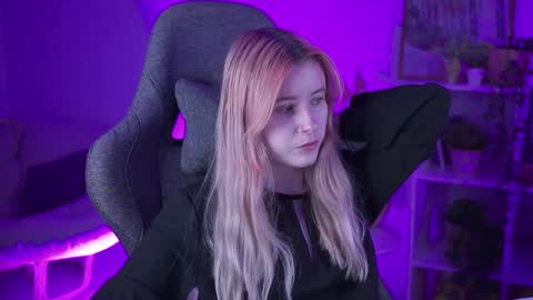 Snapshot of lexiwenford chatting on December 2024 06:31:02 AM Lexi Wenford NO NUDE GODDESS online show from December 2024 06:31:02 AM