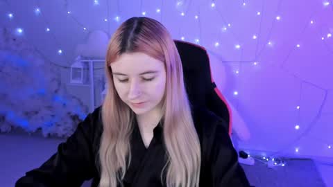 Snapshot of lexiwenford chatting on December 2024 04:01:02 AM Lexi Wenford NO NUDE GODDESS online show from December 2024 04:01:02 AM