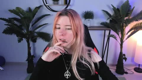 Snapshot of lexiwenford chatting on December 2024 02:41:01 AM Lexi Wenford NO NUDE GODDESS online show from December 2024 02:41:01 AM