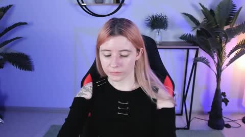 Snapshot of lexiwenford chatting on December 2024 08:49:02 AM Lexi Wenford NO NUDE GODDESS online show from December 2024 08:49:02 AM