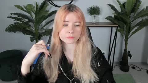 Snapshot of lexiwenford chatting on December 2024 06:00:02 AM Lexi Wenford NO NUDE GODDESS online show from December 2024 06:00:02 AM