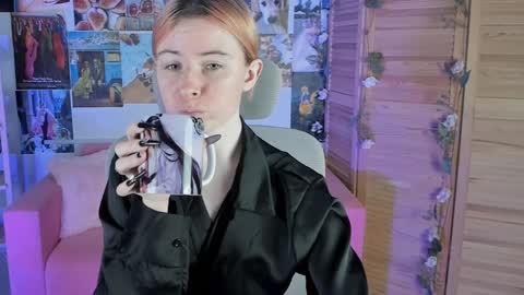 Snapshot of lexiwenford chatting on December 2024 08:58:02 AM Lexi Wenford NO NUDE GODDESS online show from December 2024 08:58:02 AM