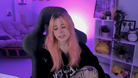 Snapshot of lexiwenford chatting on January 2025 06:28:02 AM Lexi Wenford NO NUDE GODDESS online show from January 2025 06:28:02 AM