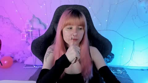 Snapshot of lexiwenford chatting on February 2025 05:53:02 AM Lexi Wenford NO NUDE GODDESS online show from February 2025 05:53:02 AM