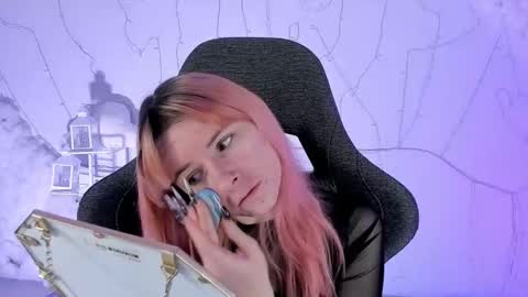 Snapshot of lexiwenford chatting on February 2025 02:52:01 AM Lexi Wenford NO NUDE GODDESS online show from February 2025 02:52:01 AM