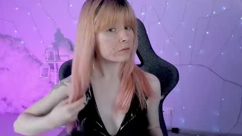 Snapshot of lexiwenford chatting on February 2025 05:48:01 AM Lexi Wenford NO NUDE GODDESS online show from February 2025 05:48:01 AM