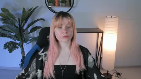 Snapshot of lexiwenford chatting on February 2025 06:18:01 AM Lexi Wenford NO NUDE GODDESS online show from February 2025 06:18:01 AM