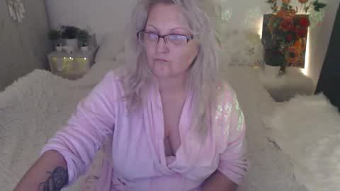 Snapshot of lexxa_blond chatting on February 2026 06:28:01 PM Hannah online show from February 2026 06:28:01 PM