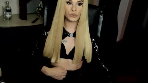 Snapshot of lexxymiss chatting on October 2025 08:42:01 PM eva lexy you may call me Miss online show from October 2025 08:42:01 PM