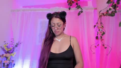 Snapshot of leyla_collins chatting on December 2024 08:51:01 AM online show from December 2024 08:51:01 AM