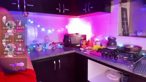 Snapshot of leyla_collins chatting on December 2024 06:44:01 AM online show from December 2024 06:44:01 AM