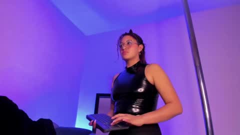Snapshot of leyla_collins chatting on January 2025 10:08:01 AM online show from January 2025 10:08:01 AM