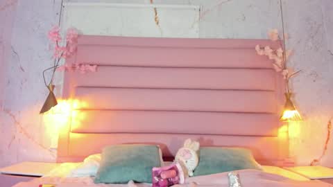 LEZY online show from October 2025 07:37:01 PM