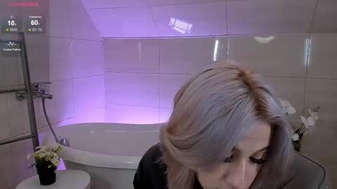 Snapshot of lezy_liza chatting on September 2025 03:54:01 AM Lisa online show from September 2025 03:54:01 AM