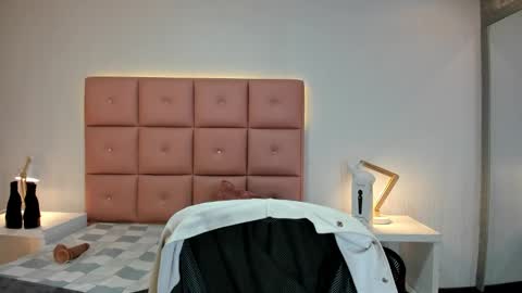 lhiamfitt online show from September 2025 06:33:02 PM