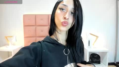 lhiamfitt online show from October 2025 02:33:01 AM