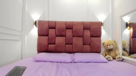 Snapshot of lia_girl2 chatting on January 2025 04:33:02 AM Lia online show from January 2025 04:33:02 AM