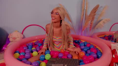 Snapshot of lia_girl2 chatting on March 2025 03:51:02 AM Lia online show from March 2025 03:51:02 AM