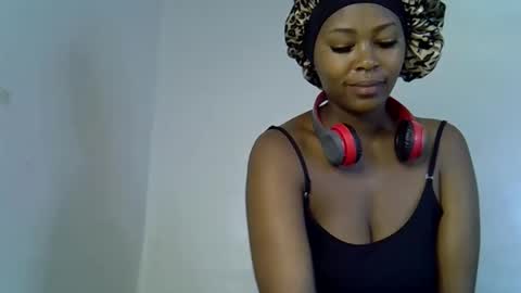 lia online show from October 2025 05:19:01 AM