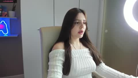 Lia online show from October 2025 01:45:01 PM