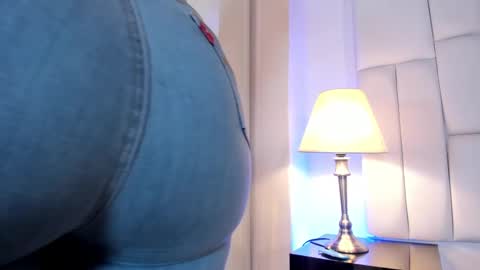 Snapshot of lia_mariana chatting on February 2025 06:19:02 PM lia_mariana online show from February 2025 06:19:02 PM