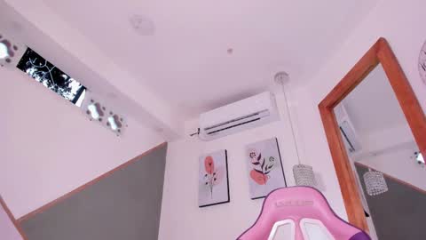 Snapshot of lia_mariana chatting on February 2025 10:39:02 PM lia_mariana online show from February 2025 10:39:02 PM