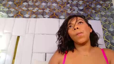 Snapshot of lia_mariana chatting on October 2025 01:33:02 AM lia_mariana online show from October 2025 01:33:02 AM