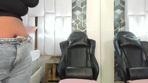 Snapshot of lia_mariana chatting on May 2026 04:08:01 AM lia_mariana online show from May 2026 04:08:01 AM