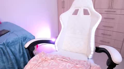 Little Queen Lia  online show from December 2024 03:13:02 AM