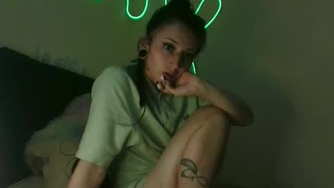 Little Queen Lia  online show from November 2025 12:08:02 AM