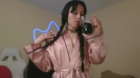 Little Queen Lia  online show from November 2025 02:21:01 AM