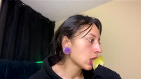 Little Queen Lia  online show from February 2026 11:32:01 PM