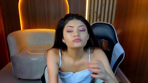 Snapshot of lia_queen_tx chatting on July 2026 03:25:02 AM Online 1400 - 2100 online show from July 2026 03:25:02 AM
