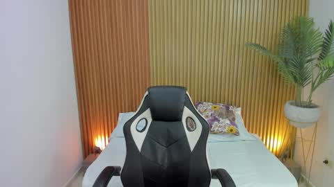 Lia  online show from February 2025 05:23:02 AM